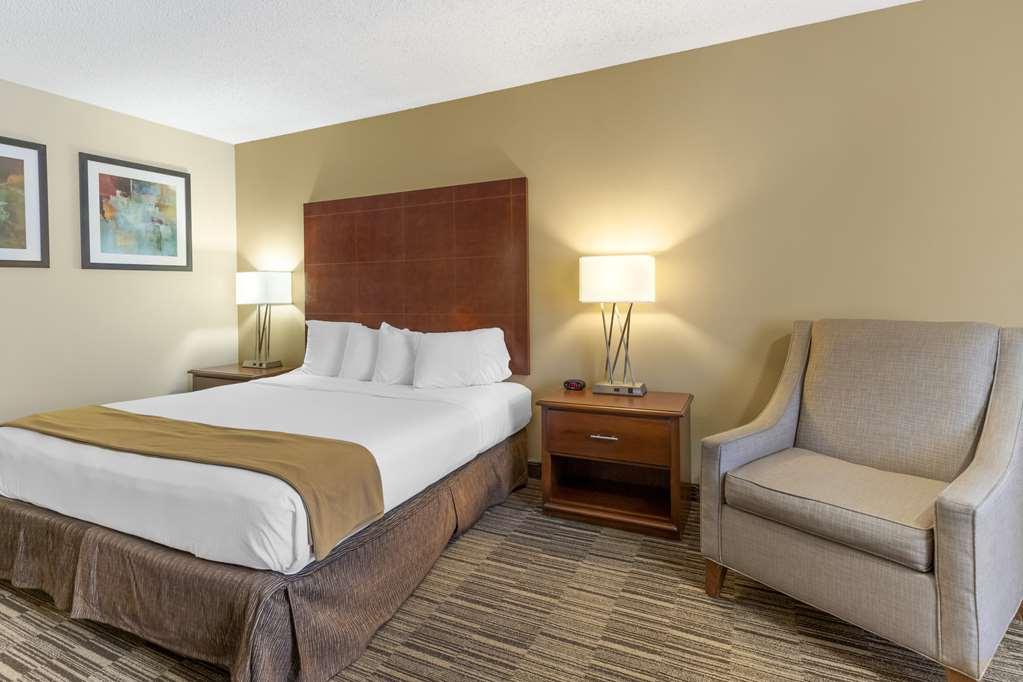 Best Western Sunday House Inn Kerrville Habitación foto
