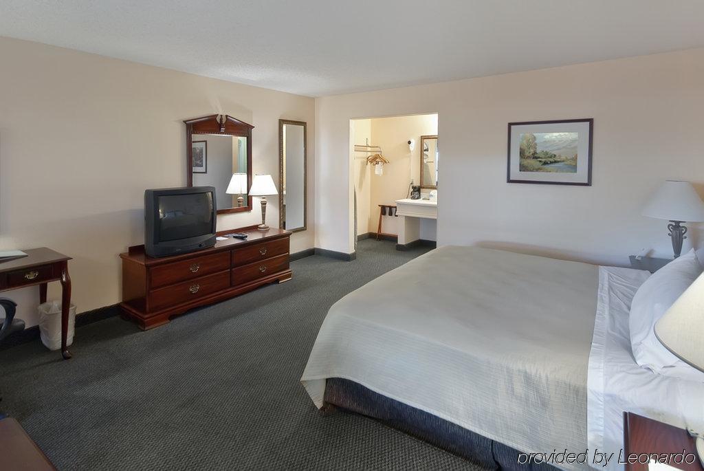 Best Western Sunday House Inn Kerrville Habitación foto